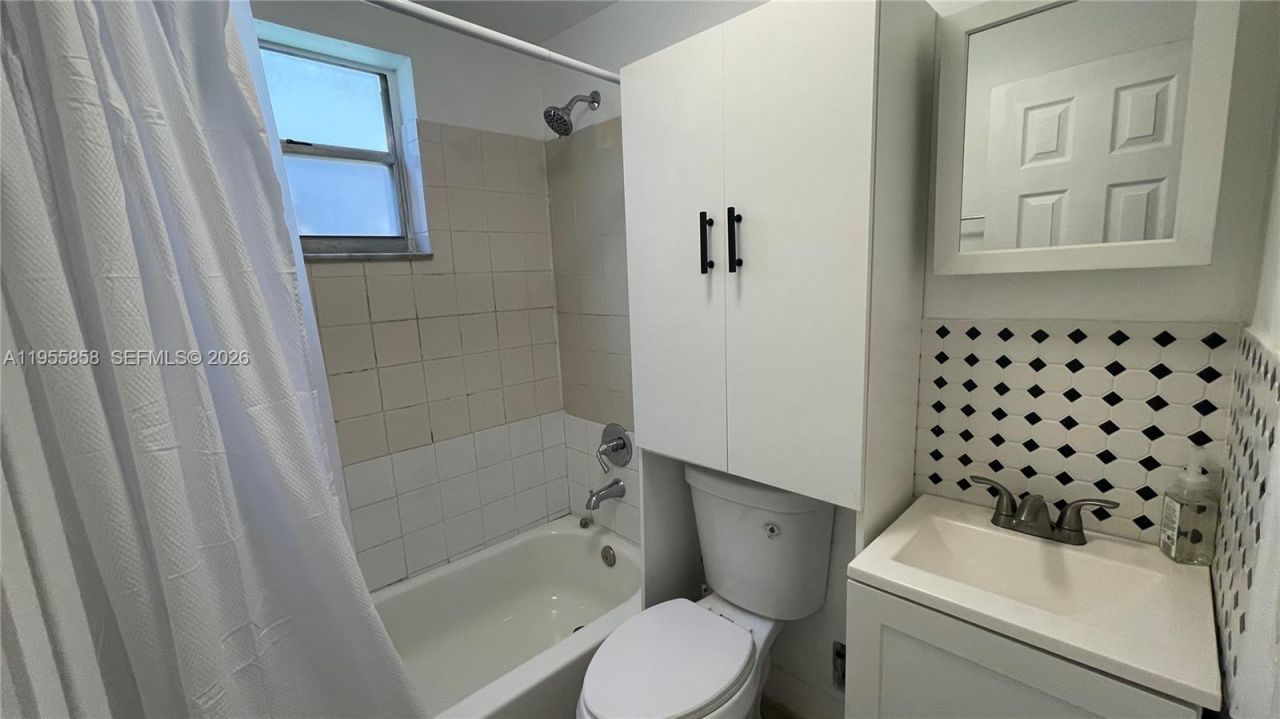 1043 NW 2nd St, Unit 9, Miami, FL 33128 Photo