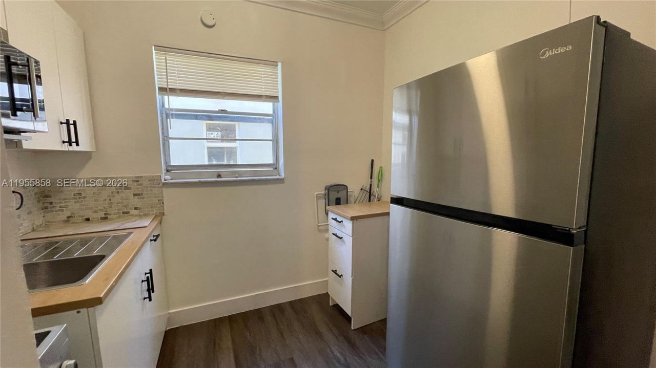 1043 NW 2nd St, Unit 9, Miami, FL 33128 Photo