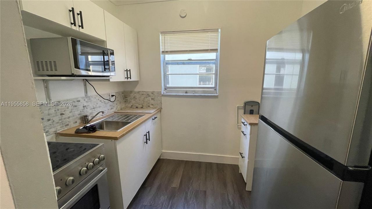 1043 NW 2nd St, Unit 9, Miami, FL 33128 Photo