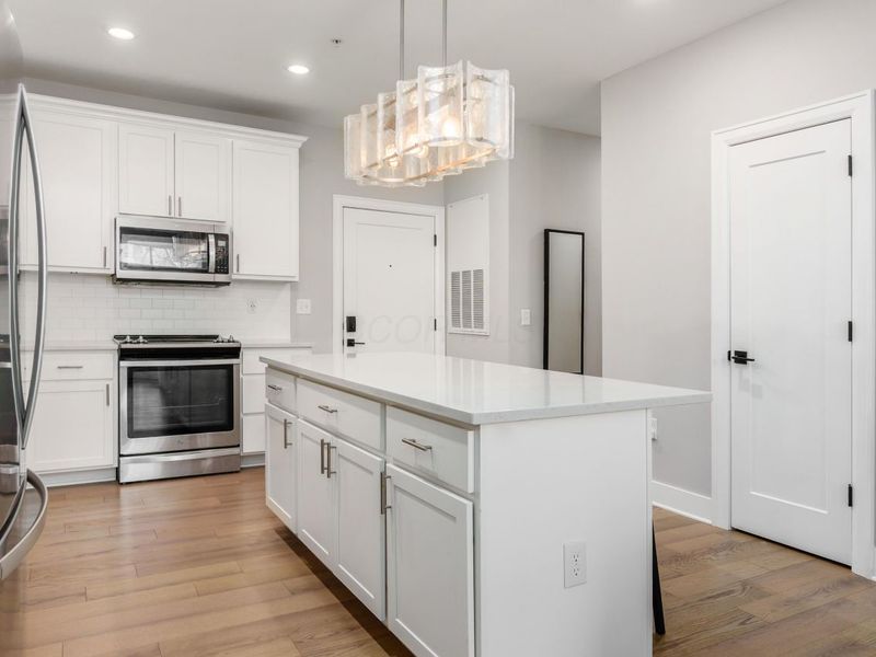 1670 E Broad , Unit 206, Columbus, OH 43203 Photo 12