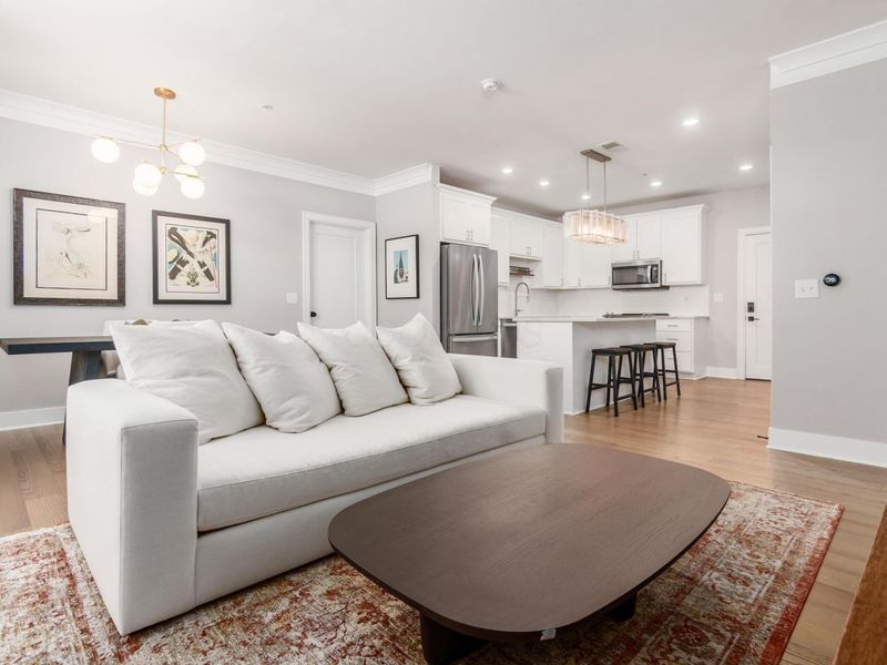 1670 E Broad , Unit 206, Columbus, OH 43203 Photo 3