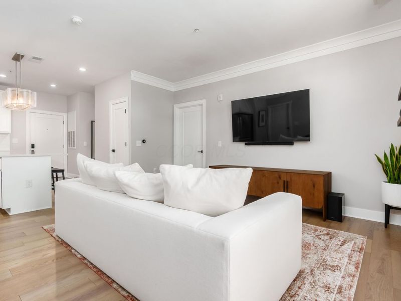 1670 E Broad , Unit 206, Columbus, OH 43203 Photo 4