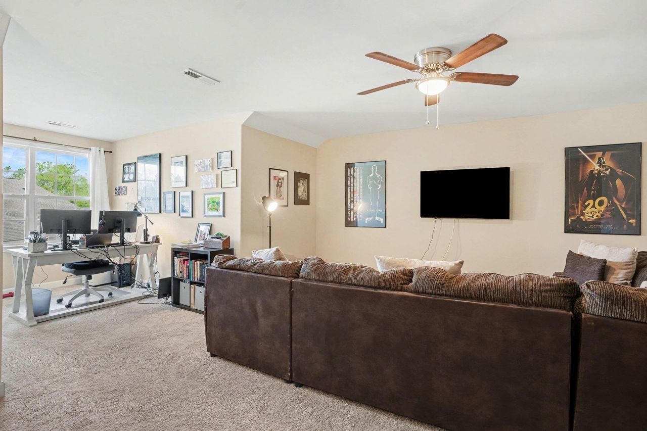 1942 Pine Cone Ln. Photo 14