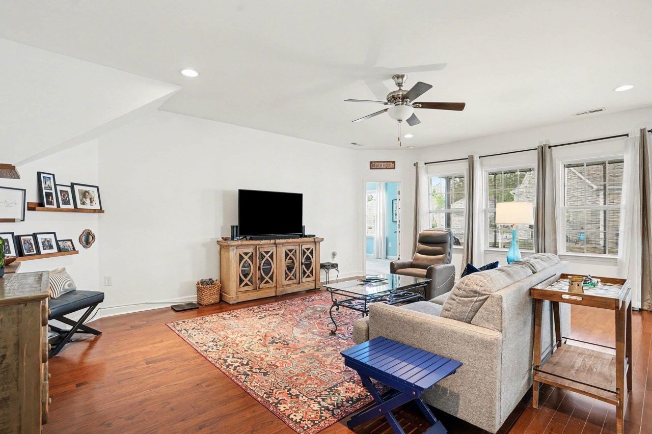 1942 Pine Cone Ln. Photo 17