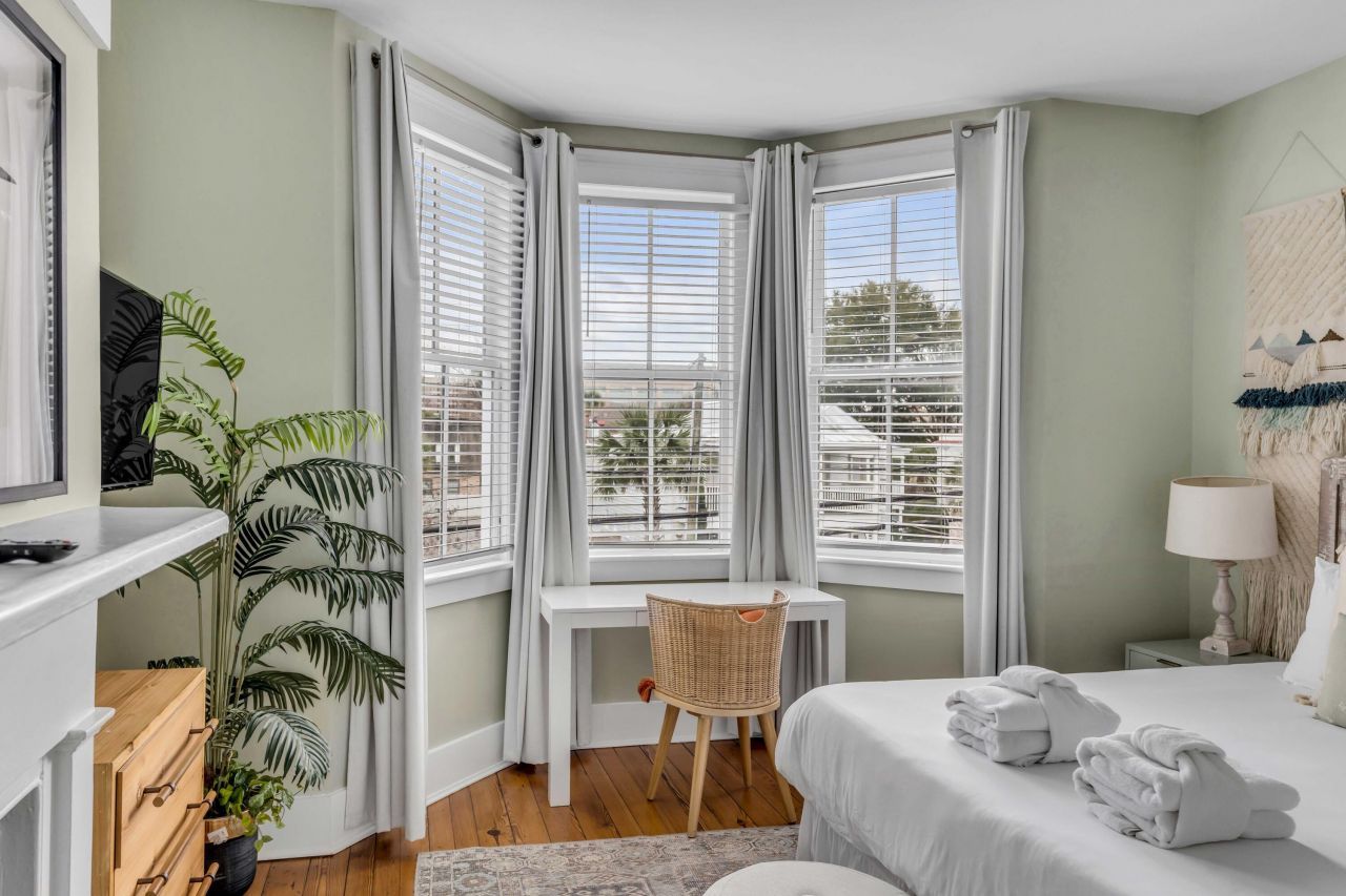 140 Spring Street Photo 18