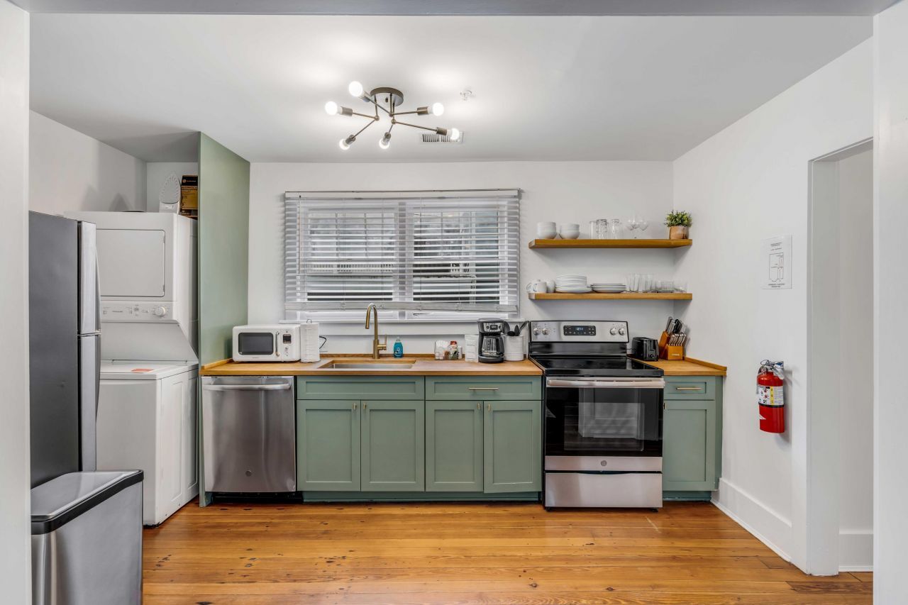 140 Spring Street Photo 6