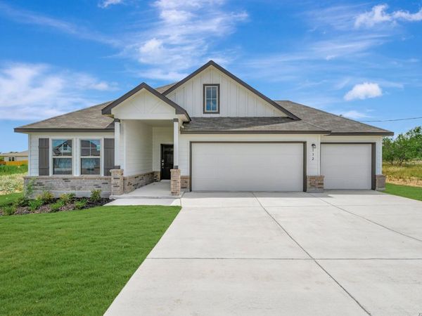 132 Greeley Drive, Floresville, TX 78114