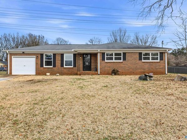 11201 Maplecrest Drive SE, Huntsville, AL 35803