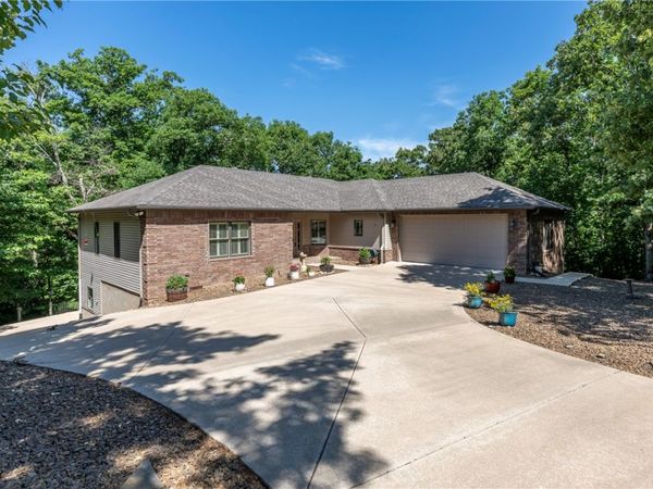 24 Kirkliston Lane, Bella Vista, AR 72715