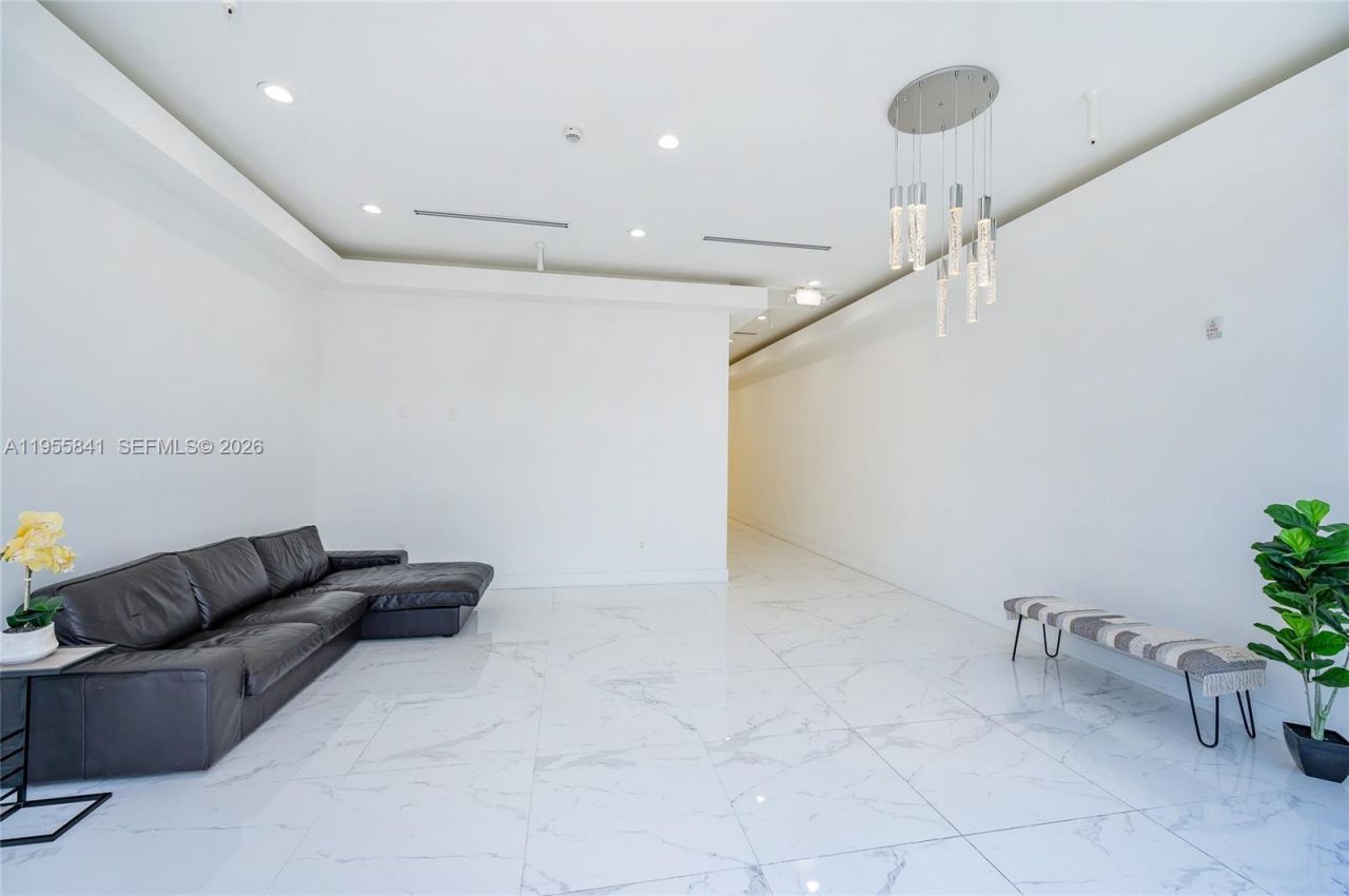 10450 NW 33rd St, Unit 304, Doral, FL 33172 Photo