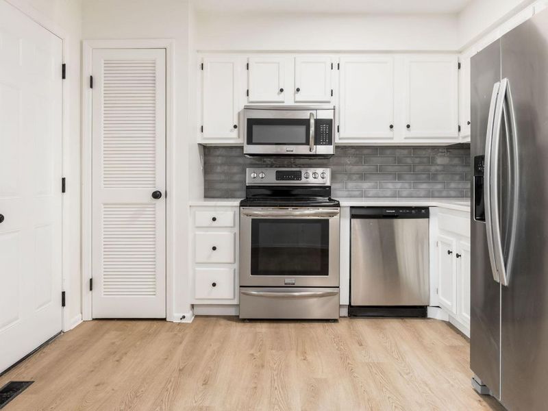 443 Clairbrook Avenue, Columbus, OH 43228 Photo 13