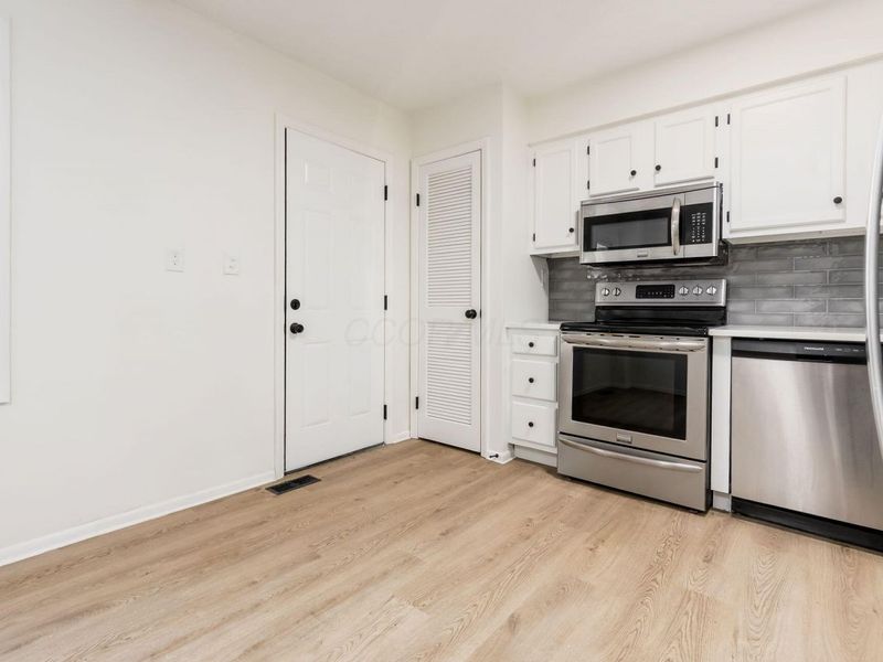 443 Clairbrook Avenue, Columbus, OH 43228 Photo 14