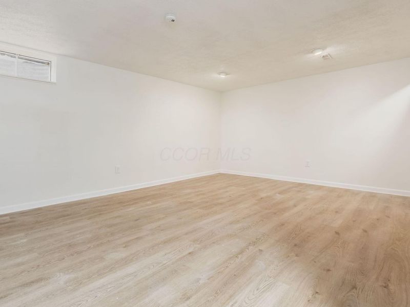 443 Clairbrook Avenue, Columbus, OH 43228 Photo 24