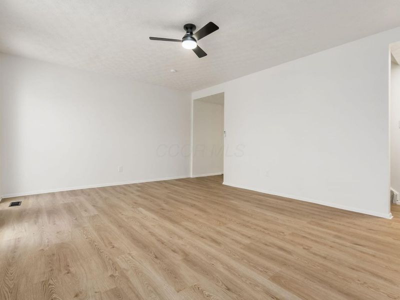 443 Clairbrook Avenue, Columbus, OH 43228 Photo 6