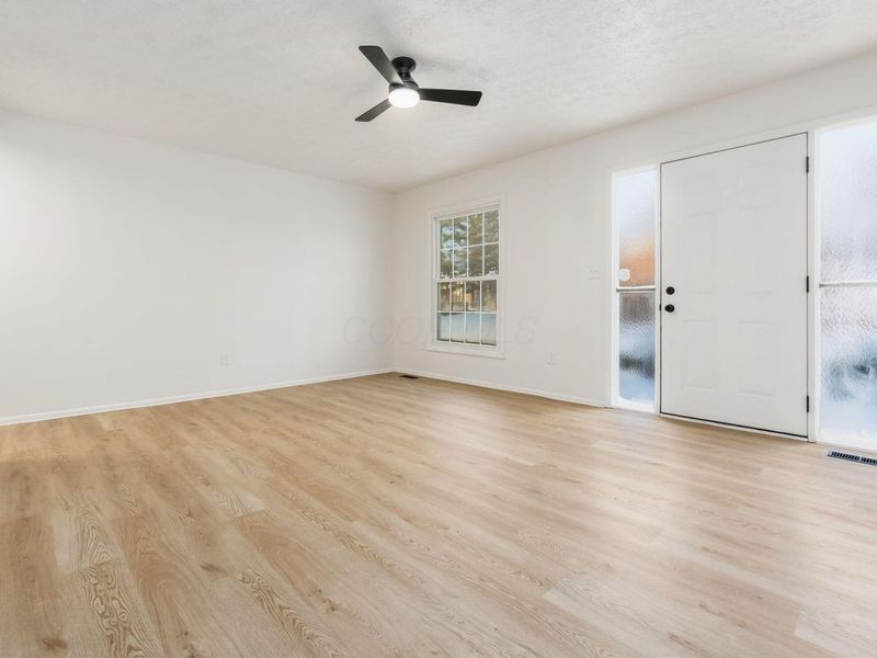 443 Clairbrook Avenue, Columbus, OH 43228 Photo 7