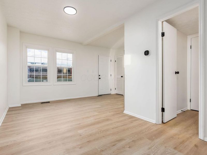 443 Clairbrook Avenue, Columbus, OH 43228 Photo 8