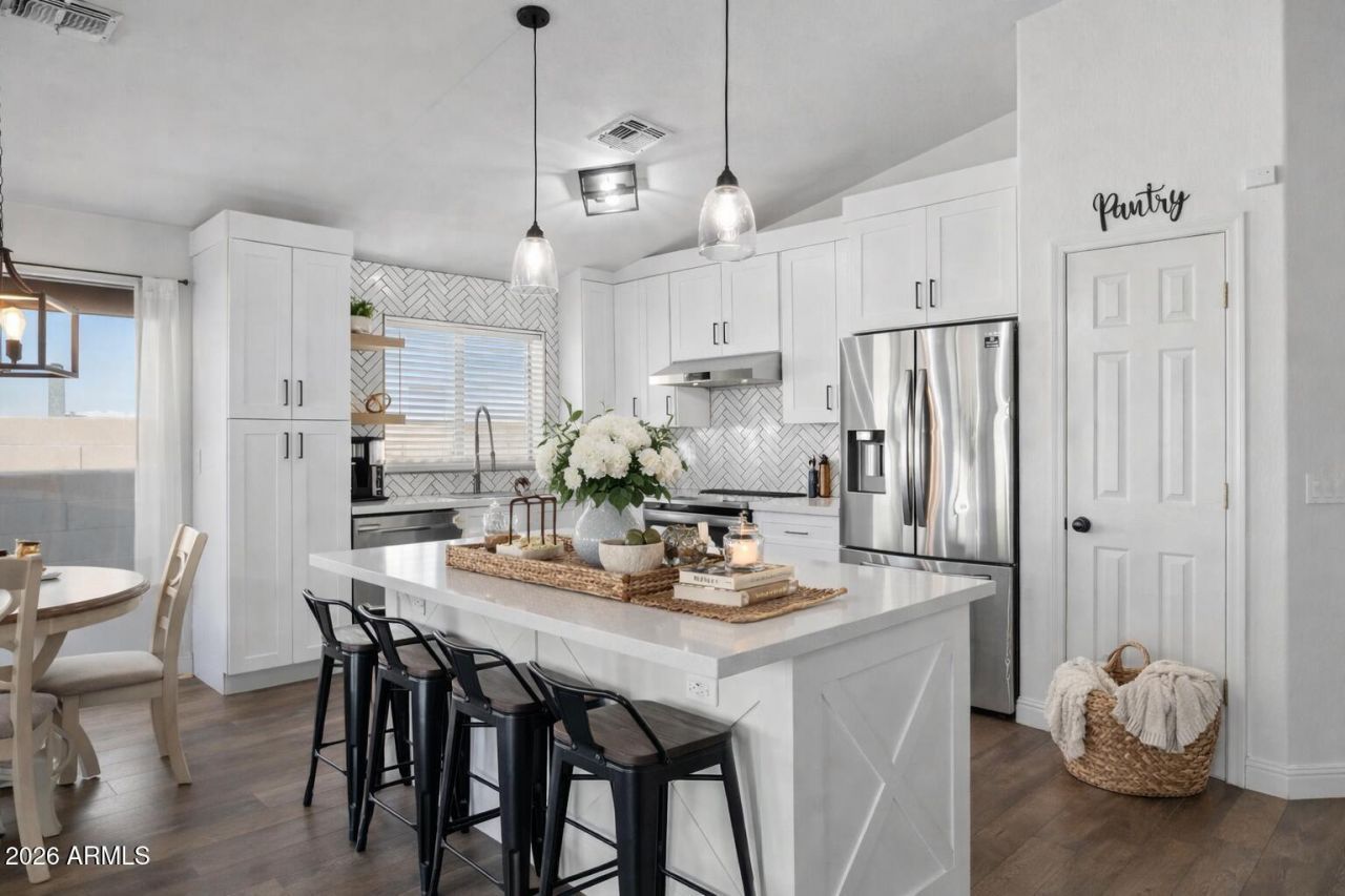 3206 S 81st Avenue, Phoenix, AZ 85043 Main Photo