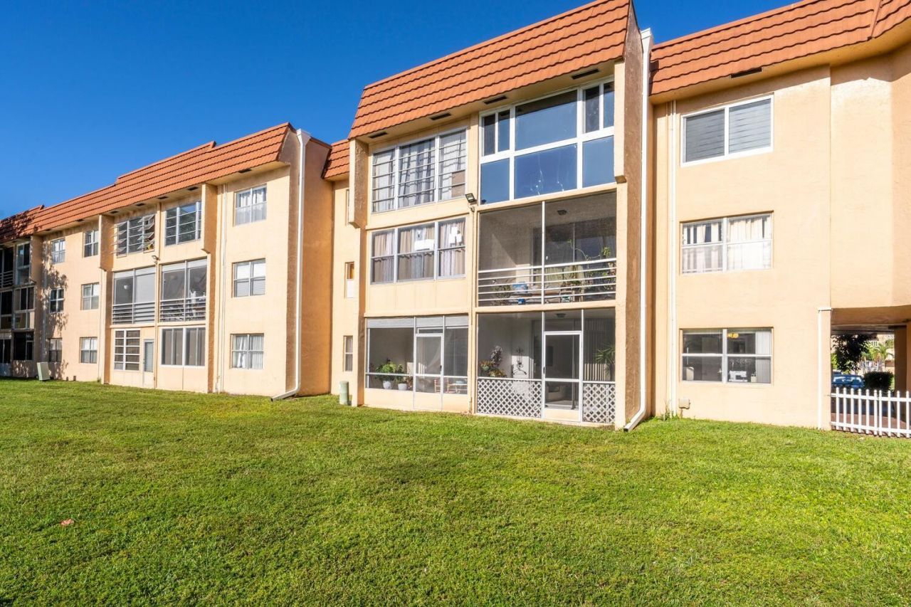 9281 Sunrise Lakes Boulevard, Unit 107, Sunrise, FL 33322 Photo