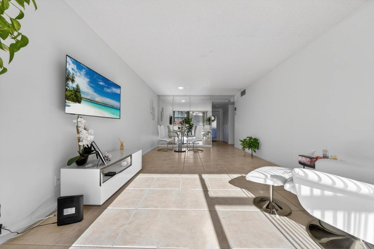 9281 Sunrise Lakes Boulevard, Unit 107, Sunrise, FL 33322 Photo