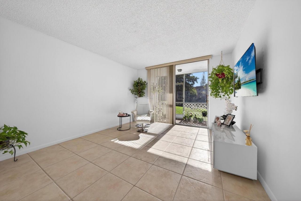 9281 Sunrise Lakes Boulevard, Unit 107, Sunrise, FL 33322 Photo