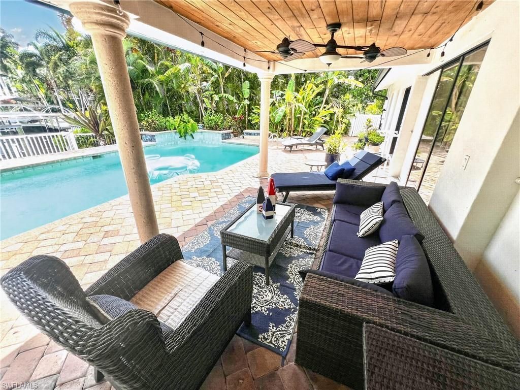 1030 Aqua Ln, Fort Myers, FL 33919 Photo