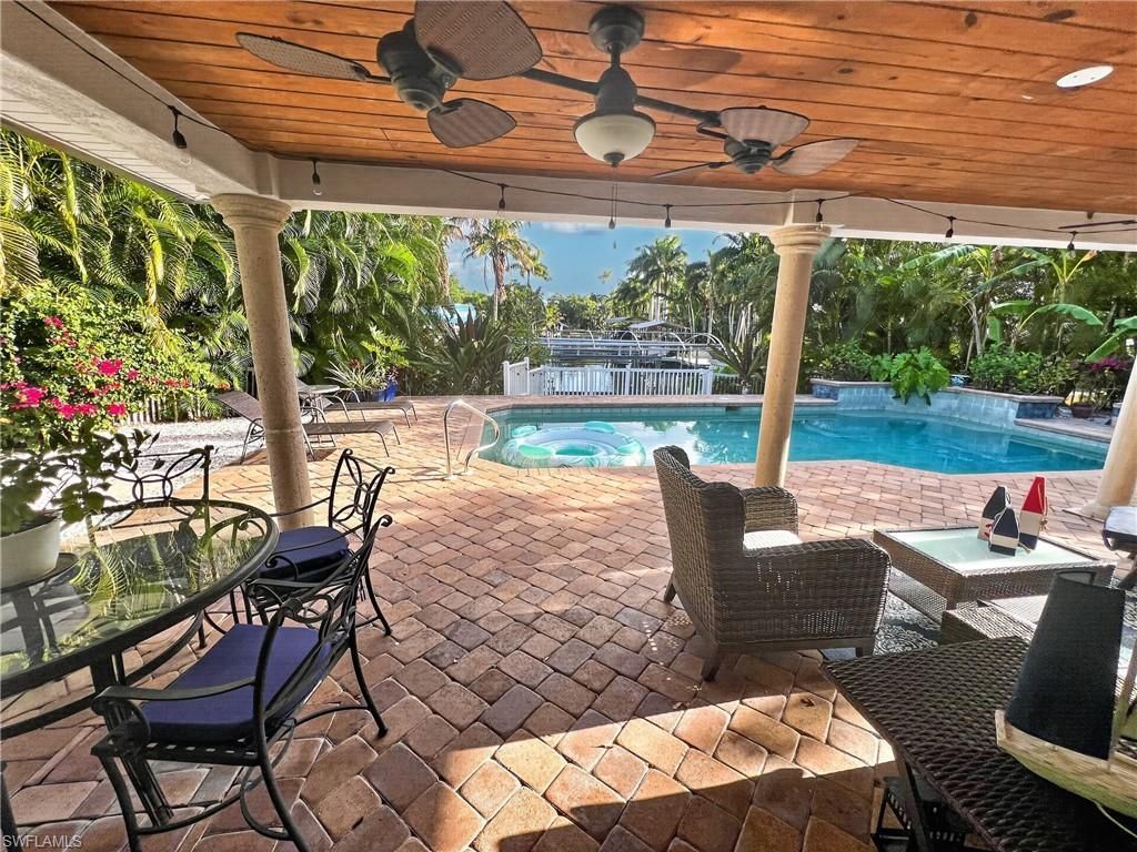 1030 Aqua Ln, Fort Myers, FL 33919 Photo