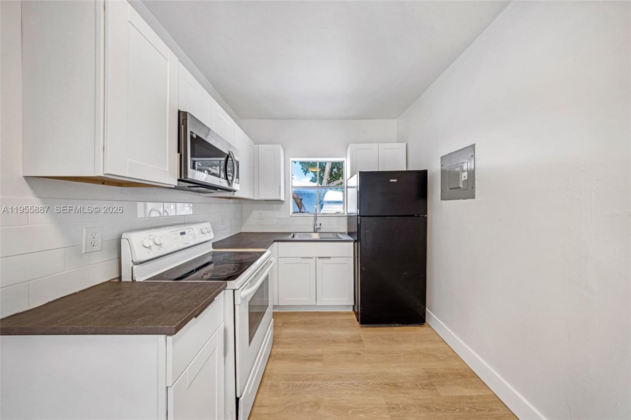 1648 NW 33rd St, Miami, FL 33142 Photo