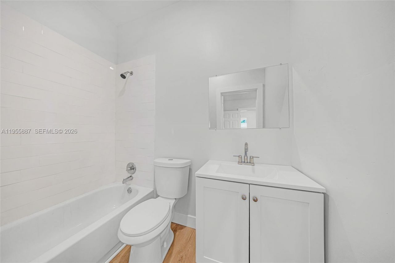 1648 NW 33rd St, Miami, FL 33142 Photo