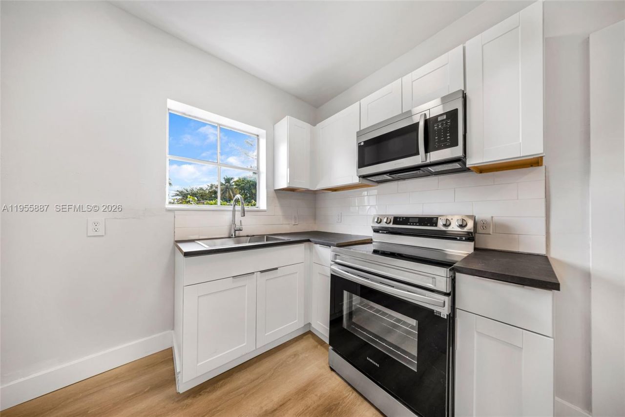 1648 NW 33rd St, Miami, FL 33142 Photo