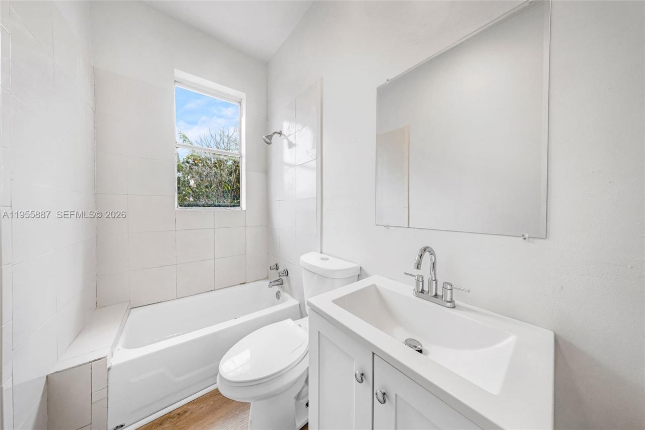 1648 NW 33rd St, Miami, FL 33142 Photo