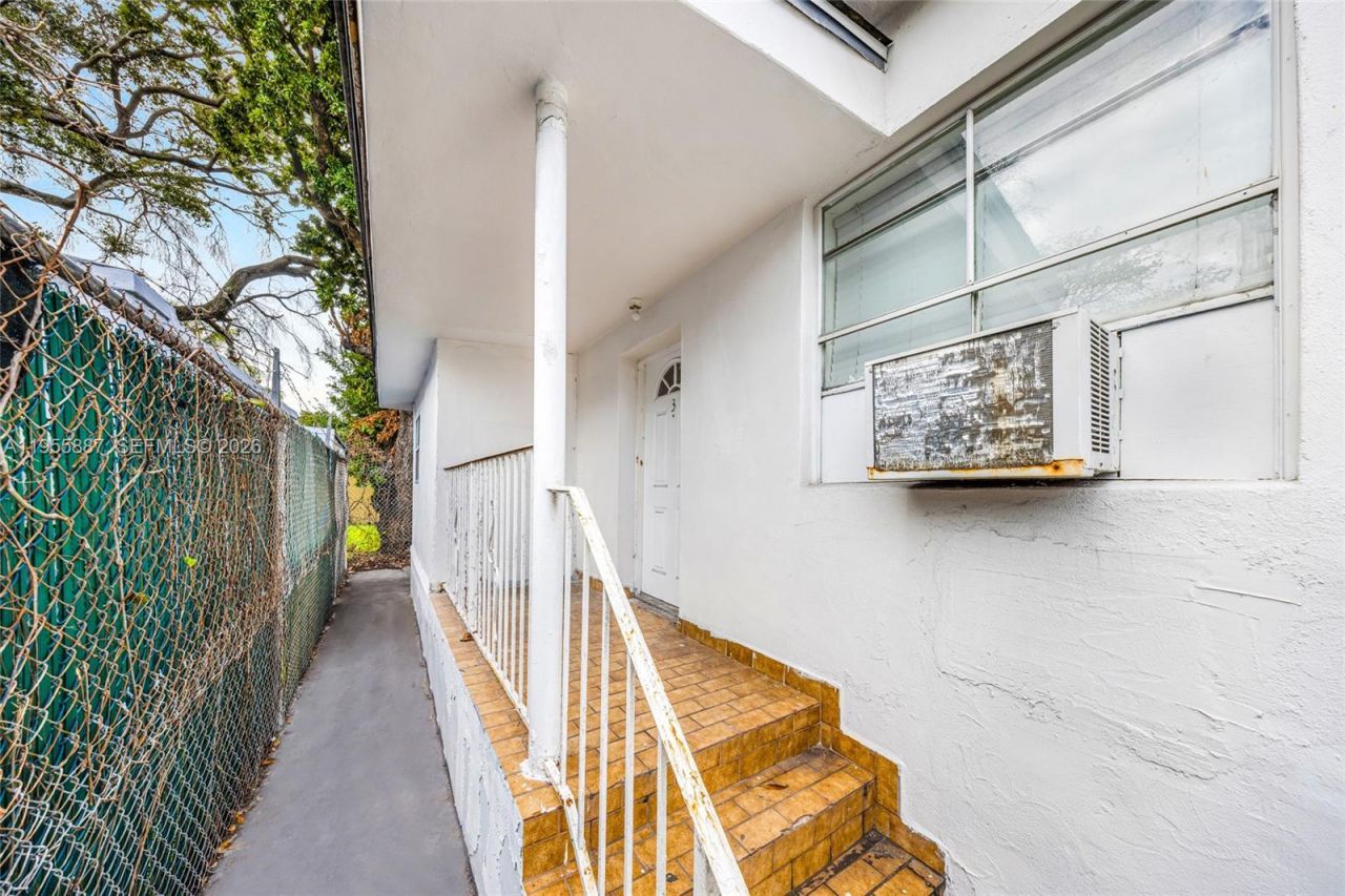 1648 NW 33rd St, Miami, FL 33142 Photo