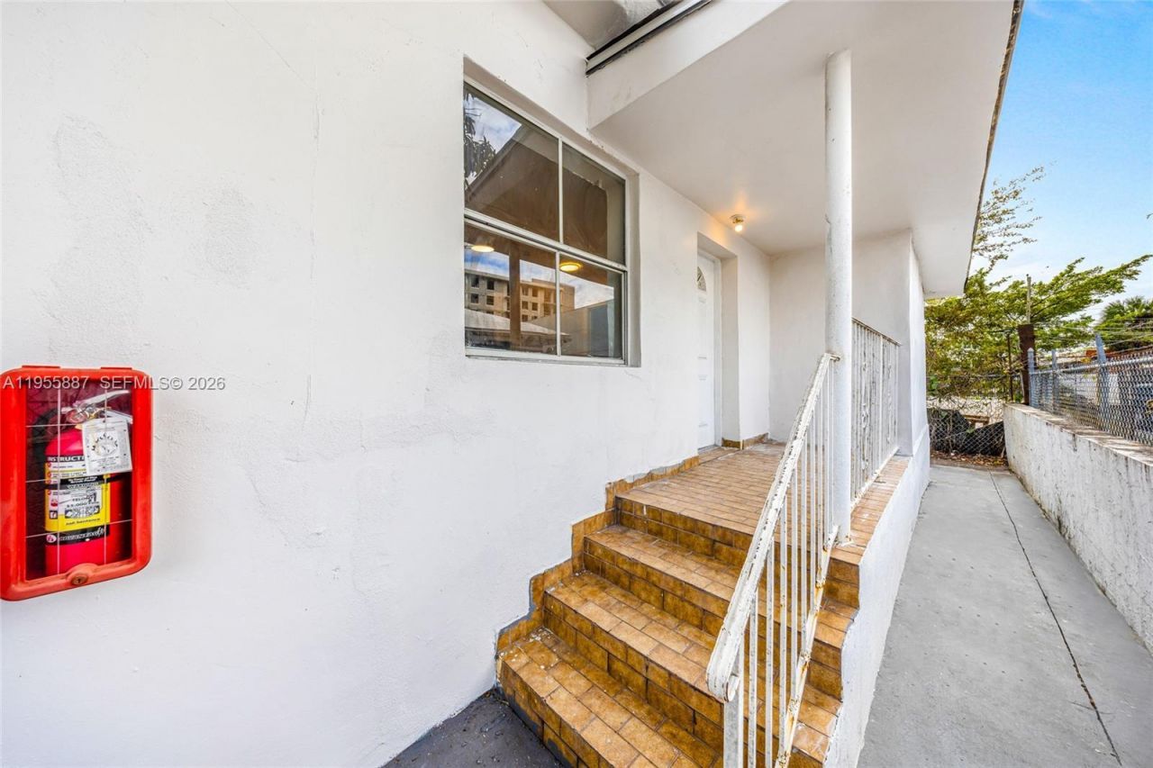 1648 NW 33rd St, Miami, FL 33142 Photo