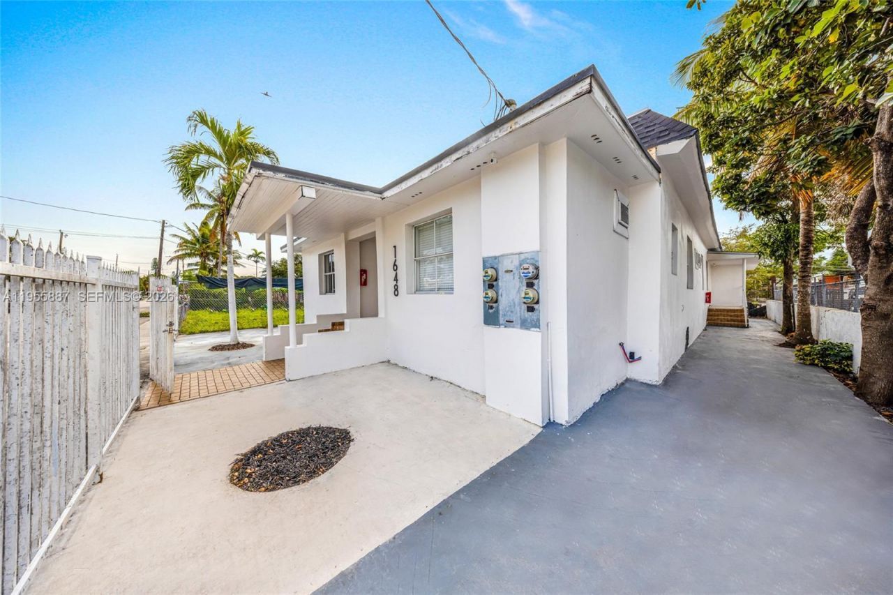 1648 NW 33rd St, Miami, FL 33142 Photo