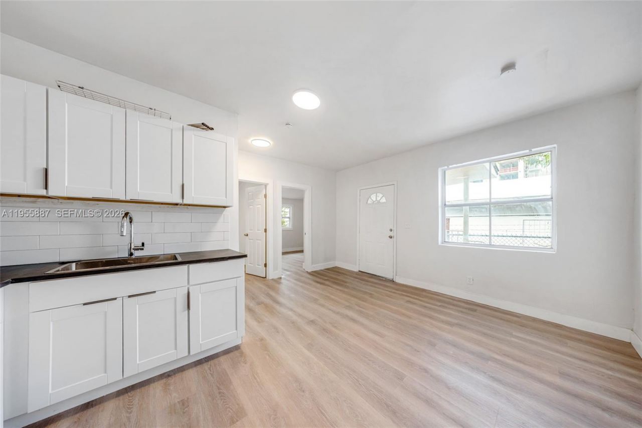 1648 NW 33rd St, Miami, FL 33142 Photo