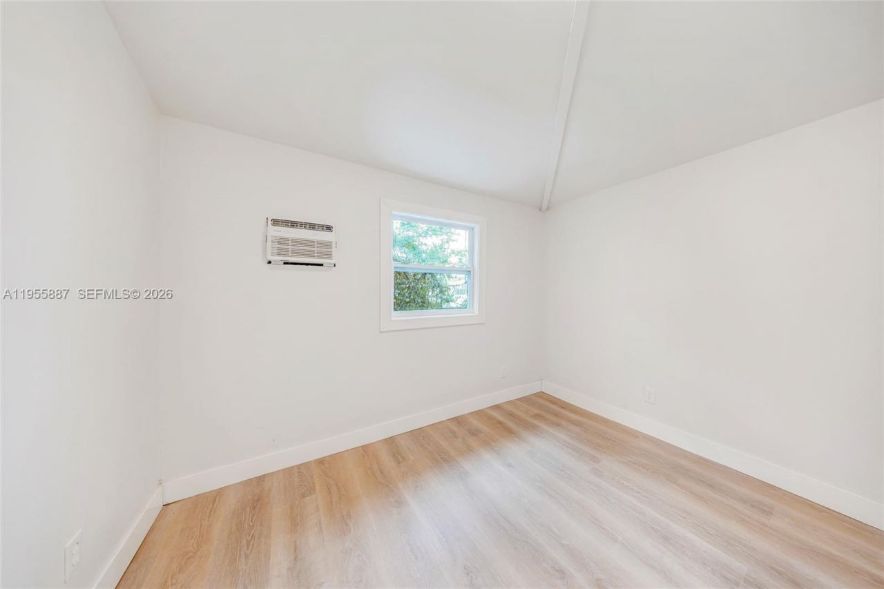 1648 NW 33rd St, Miami, FL 33142 Photo