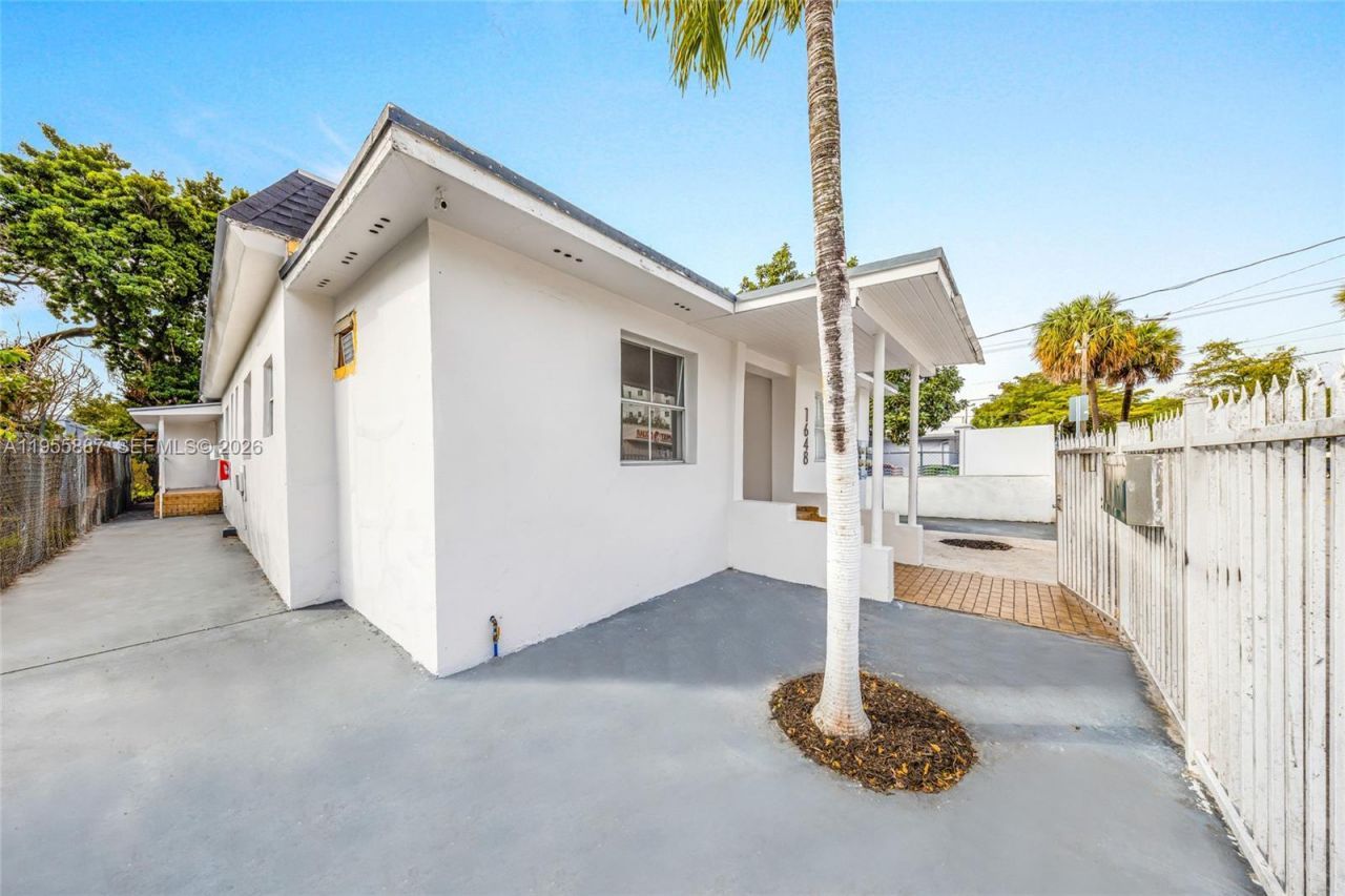 1648 NW 33rd St, Miami, FL 33142 Photo