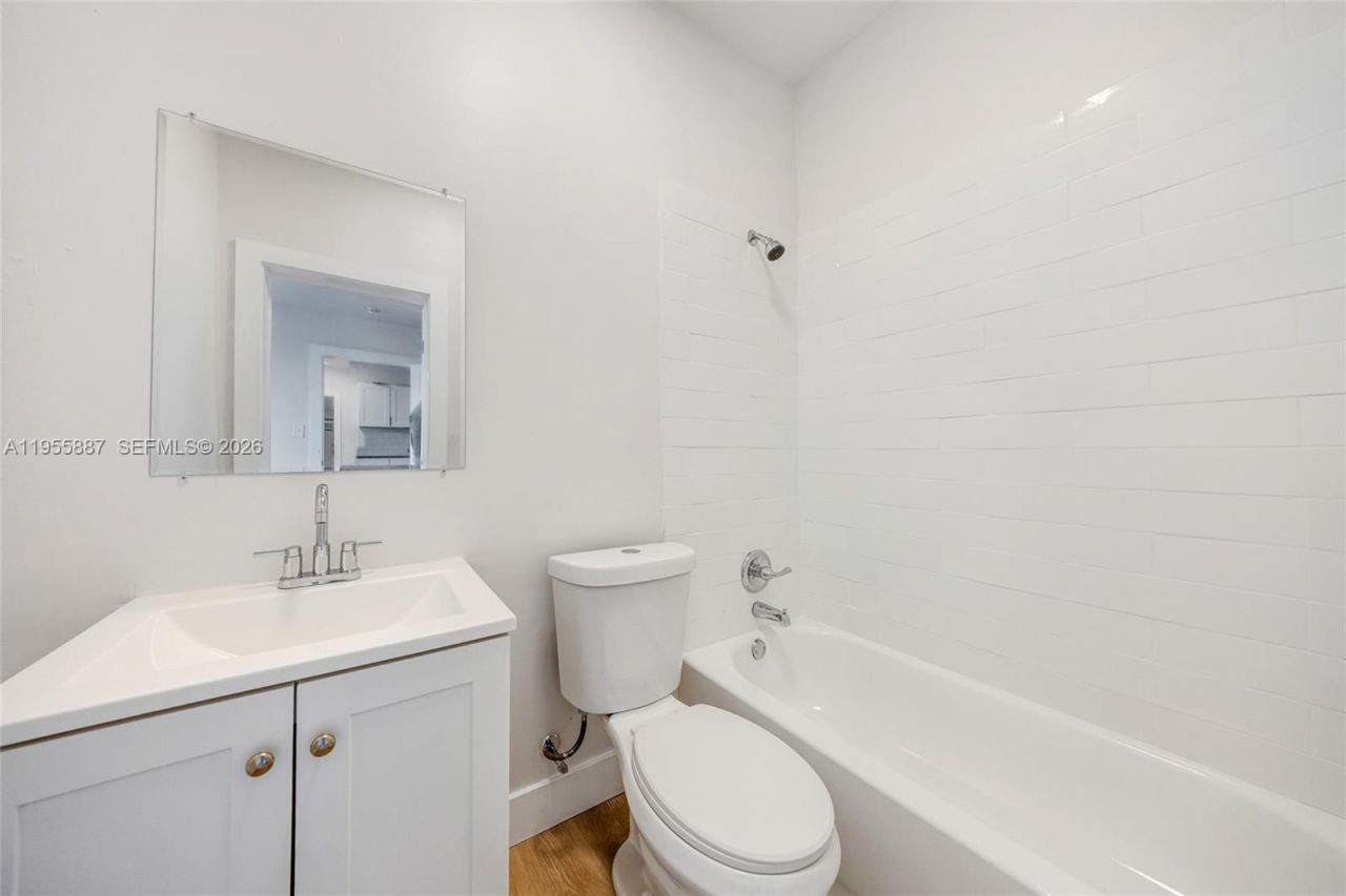 1648 NW 33rd St, Miami, FL 33142 Photo