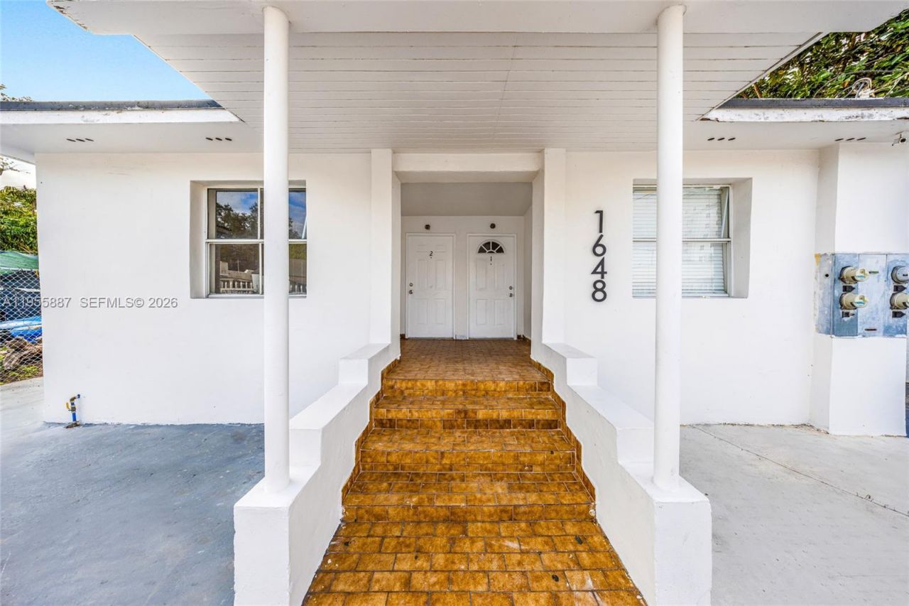 1648 NW 33rd St, Miami, FL 33142 Photo