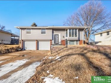 9418 Taylor Street, Omaha, NE 68134