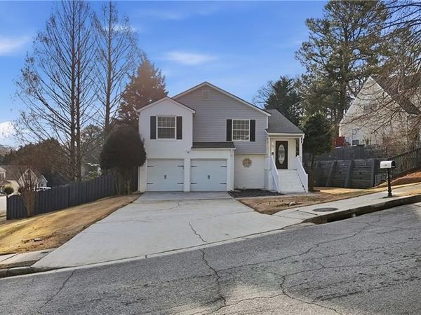 52 Central Park Drive , Atlanta, GA 30354
