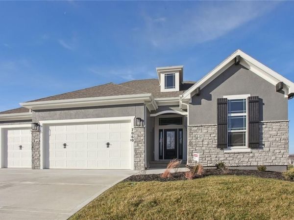 8162 Valley Road, Lenexa, KS 66220