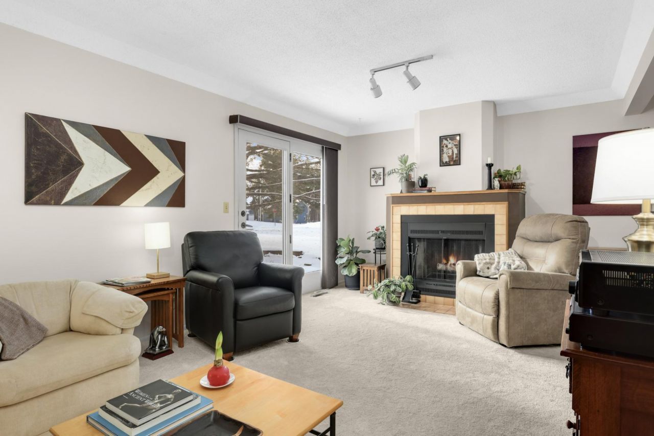 2328 Dorland Court E, Maplewood, MN 55119 Main Photo