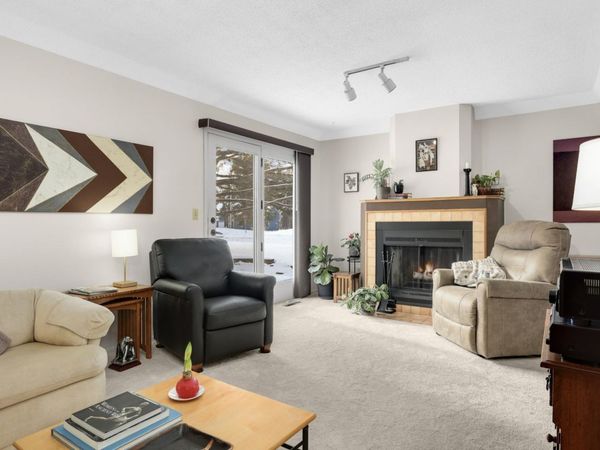 2328 Dorland Court E, Maplewood, MN 55119