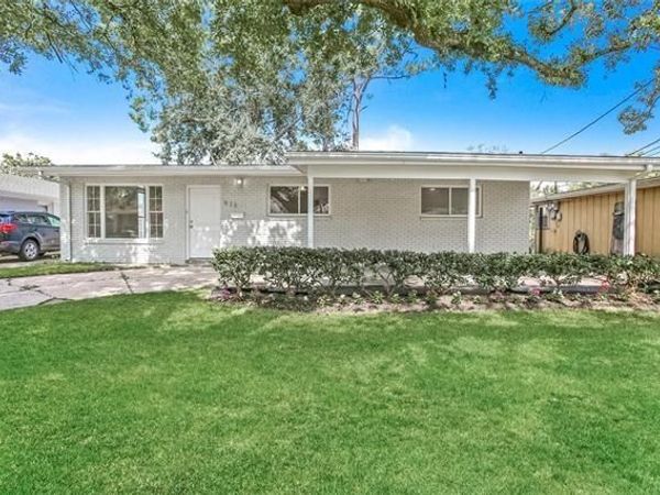 528 ROSELAND Parkway, Harahan, LA 70123