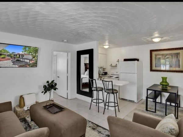 820 NE 16th Avenue, Unit 8, Fort Lauderdale, FL 33304