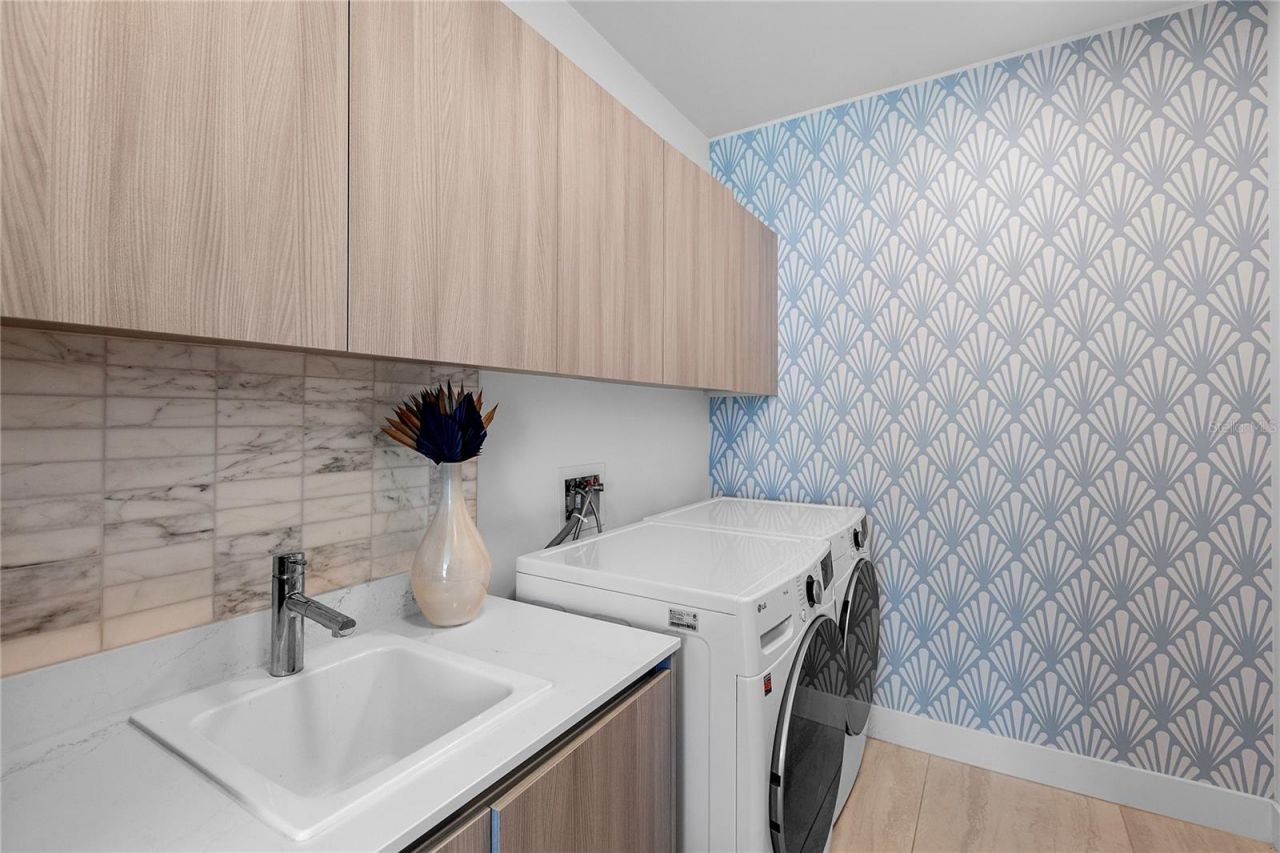 301 Quay Commons, Unit 509, Sarasota, FL 34236 Photo