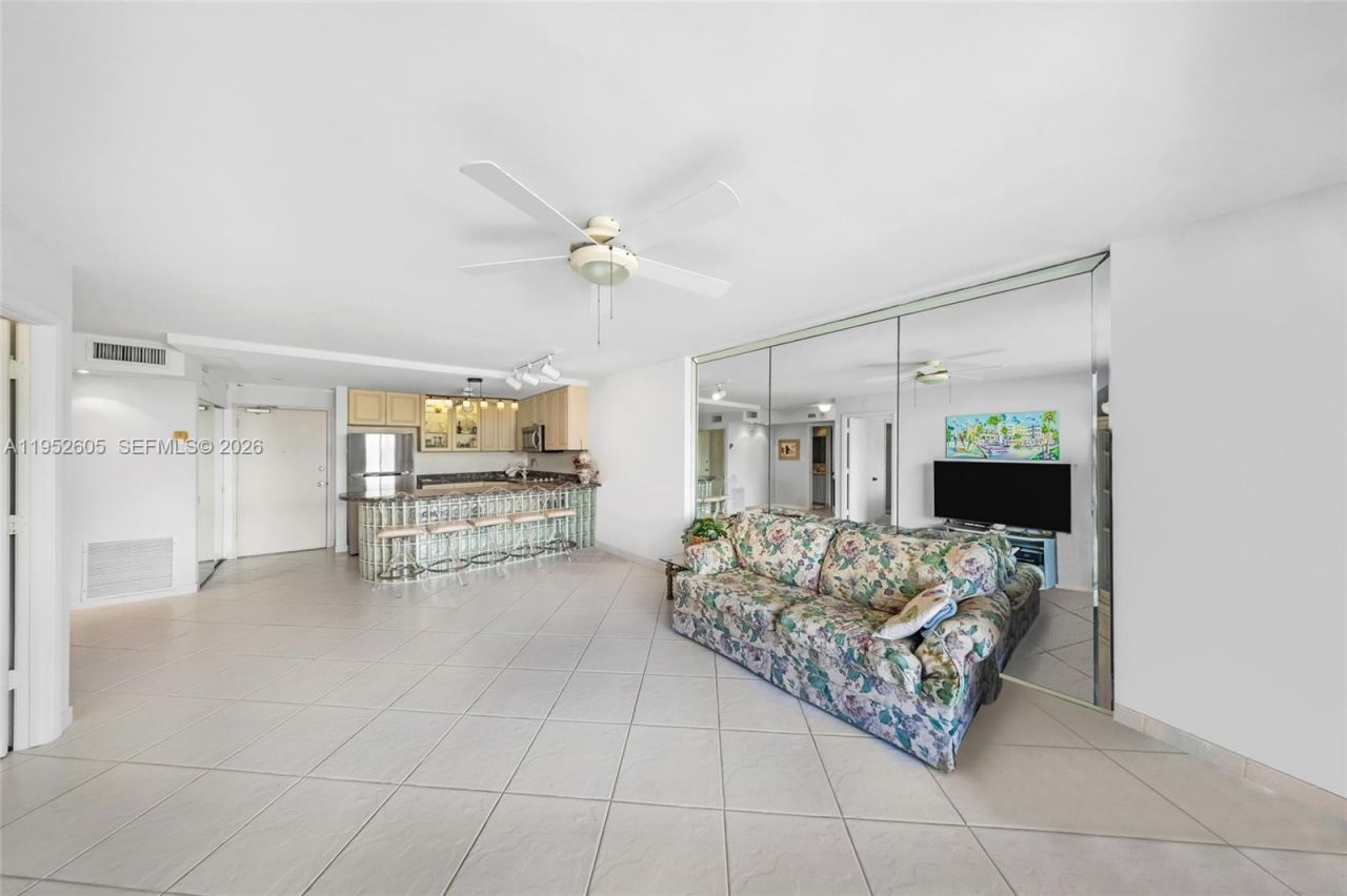 465 Ocean Dr , Unit 419, Miami Beach, FL 33139 Photo