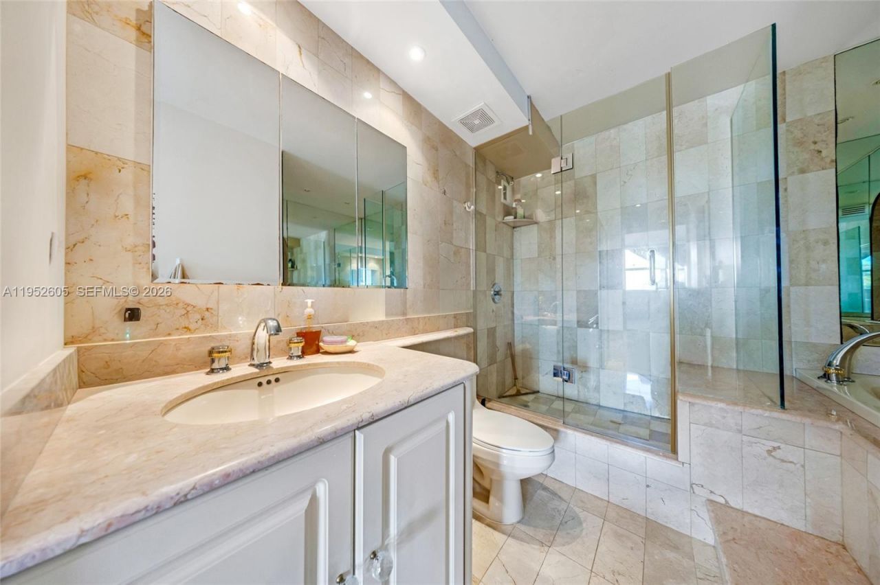 465 Ocean Dr , Unit 419, Miami Beach, FL 33139 Photo