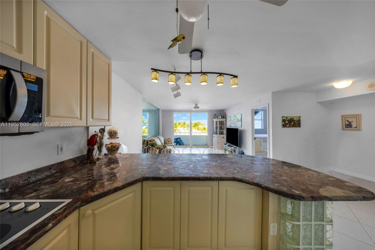 465 Ocean Dr , Unit 419, Miami Beach, FL 33139 Photo