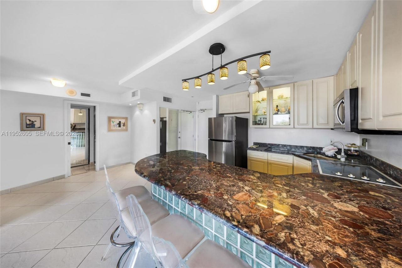 465 Ocean Dr , Unit 419, Miami Beach, FL 33139 Photo